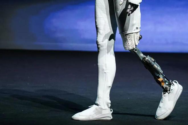 小鹏迎来iPhone时刻IRON掀开人形机器人量产序幕