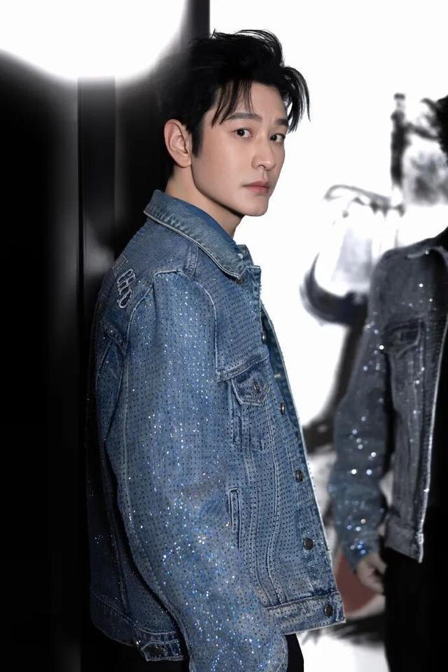 黄晓明连发5条微博：包完你的包你的包完再包……