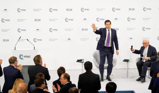 王毅慕安会脱稿震全场！日本外务省的一句话可把网友乐坏了